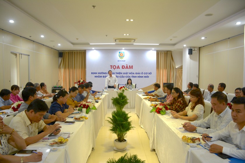 Bộ Tư pháp tổ chức Tọa đàm “Một số định hướng hoàn thiện Luật Hoà giải ở cơ sở năm 2013 nhằm đáp ứng yêu cầu của tình hình mới”